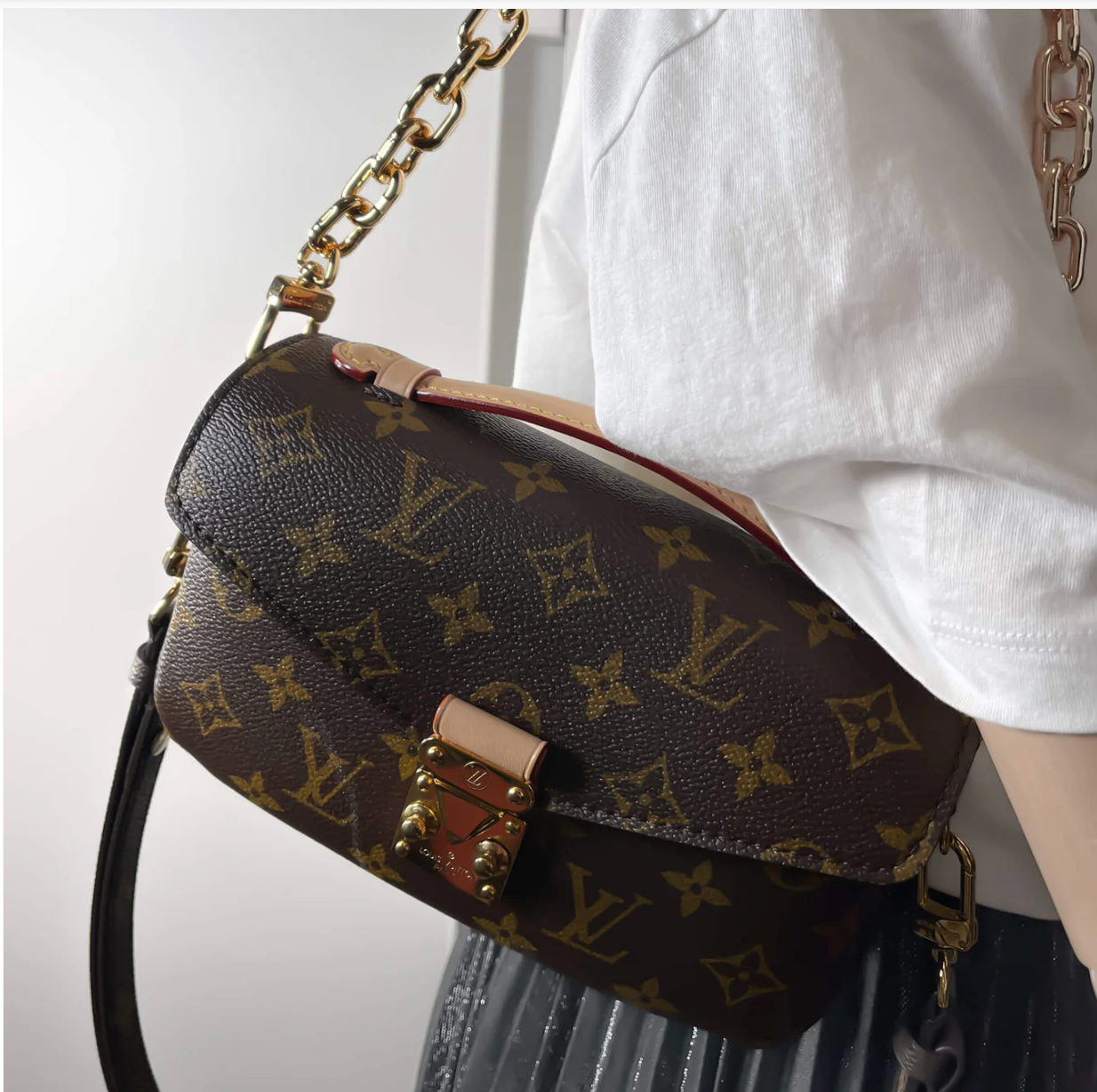 Pochette Mรฉtis East West Monogram Bag